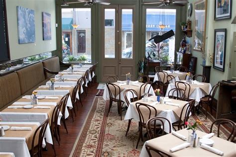 historic savannah restaurant guide.